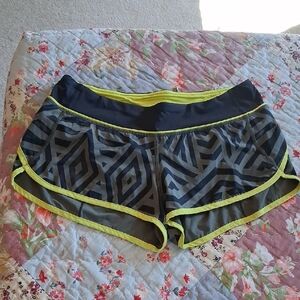 Lululemon Athletica chevron shuffle Speeds